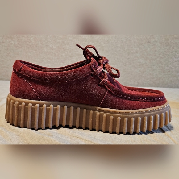 Clarks Torhill Rust Suede Shoes - Picture 3 of 11